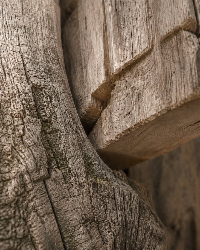 Detalle de madera veteada y ensamblada